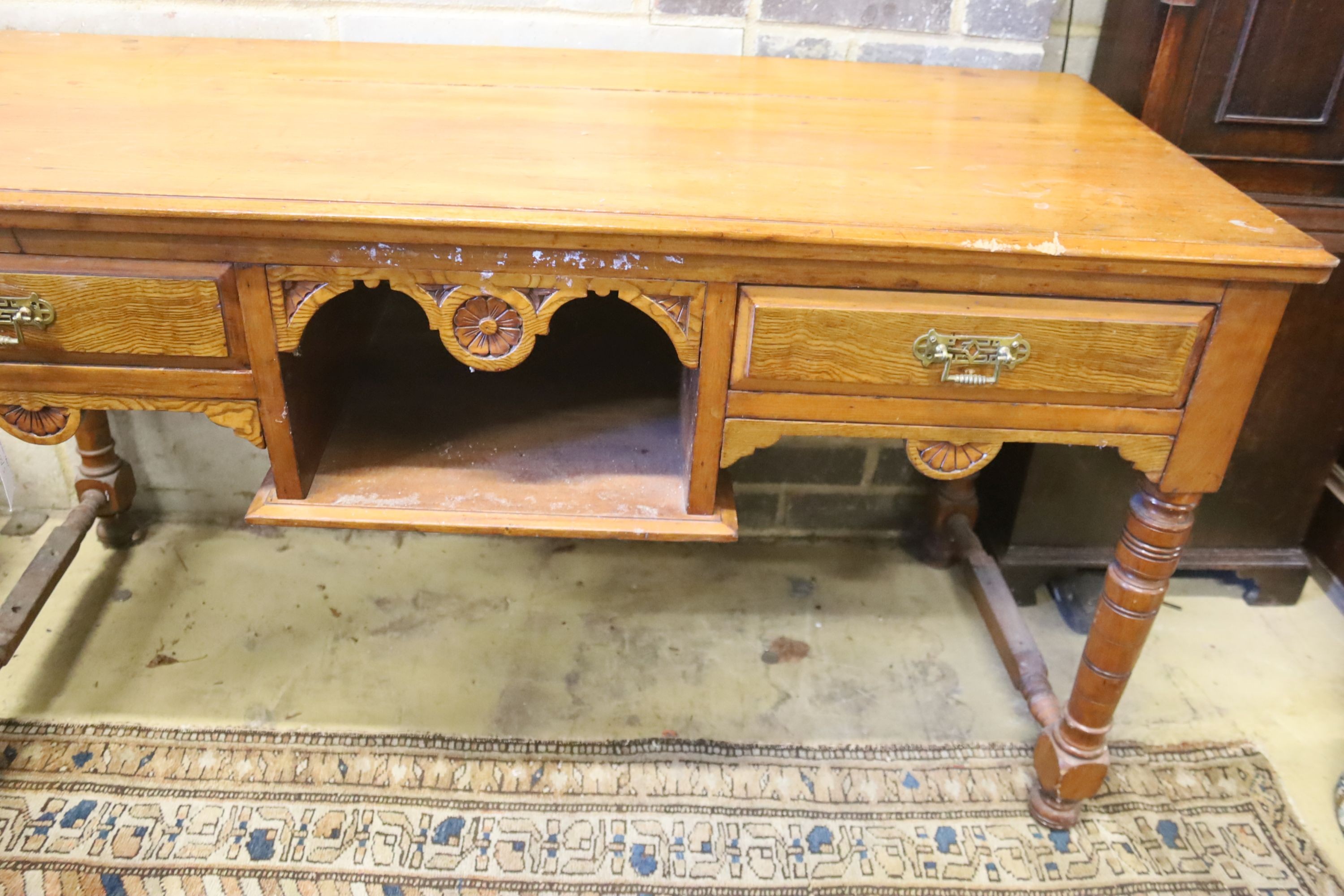 A Victorian dressing table, width 122cm, depth 50cm, height 76cm